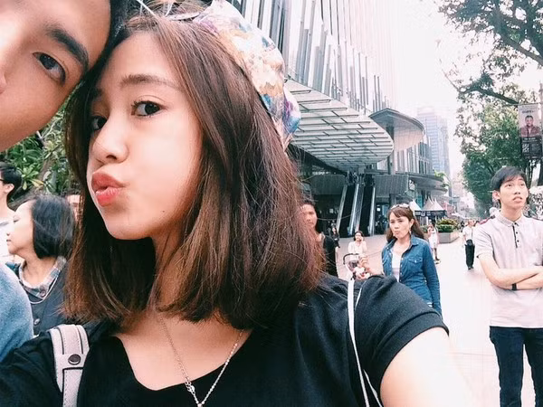 Hotgirl Trâm Anh trở nên xinh đẹp với mái tóc ngắn.