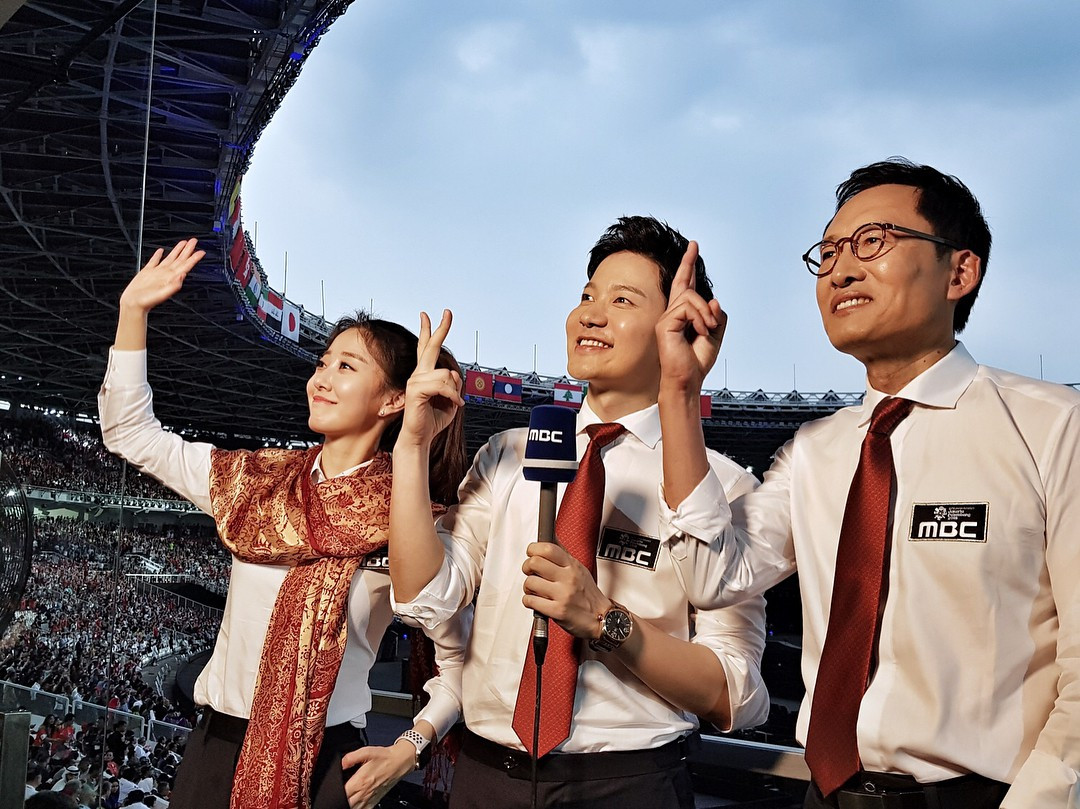 Tuy nhiên, nữ MC Hàn Quốc trong bản tin của MBC News đã gây ấn tượng mạnh bởi vẻ ngoài xinh đẹp, gương mặt thanh tú.