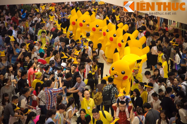 Binh đoàn Pikachu xuất hiện đã thu hút được rất nhiều sự chú ý của giới trẻ. Họ tập trung xung quanh đoạn đường diễu hành của nhân vật hoạt hình từng làm mưa làm gió trong giới trẻ Nhật Bản cũng như tại Việt Nam.