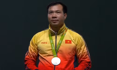 Hoang Xuan Vinh lo tam HCV Olympic Rio 2016 dang tiec
