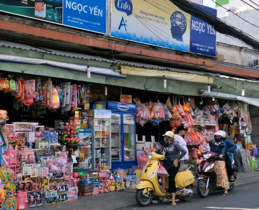 Tiem tap hoa dang “thay da doi thit”