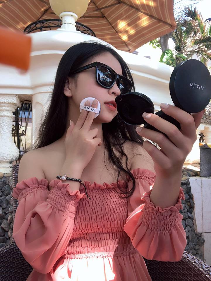 Một số người còn cho biết, vì tin theo Nhật Lê, họ đã mua sản phẩm về dùng và thấy không hề có chút kết quả nào, thậm chí còn không được như những bức ảnh cô bạn này đăng tải quảng cáo.