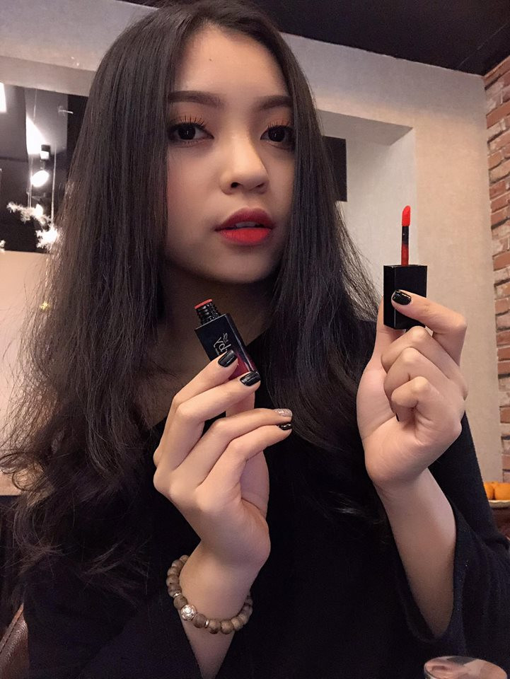 Nickname Hoang Giang chia sẻ: "Nhật Lê ạ, mọi người yêu quý bạn mới theo dõi bạn. Vì tin những lời PR của bạn nên mọi người mới mua theo các sản phẩm mà bạn giới thiệu nhưng mong bạn hãy là 1 người PR có tâm. Đừng vì tiền làm mờ mắt! Biết bao nhiêu người tốn tiền, đốt tiền chỉ vì nghe vì tin bạn rồi tiền mất tật mang".