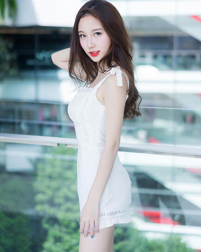 Tuy nhiên, hot girl 9X rất hạn chế đi diễn bởi muốn tập trung toàn bộ cho việc học.