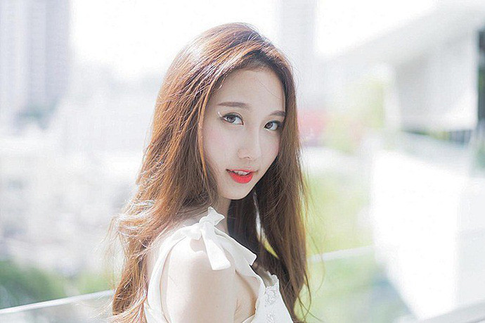 Với vẻ ngoài xinh đẹp, vóc dáng cân đối, ngay từ khi còn ngồi trên ghế nhà trường, Sitapha được rất nhiều chàng trai để ý tới. Đó cũng là lý do mà Sitapha nhận được vô số lời mời làm người mẫu ảnh quảng cáo.