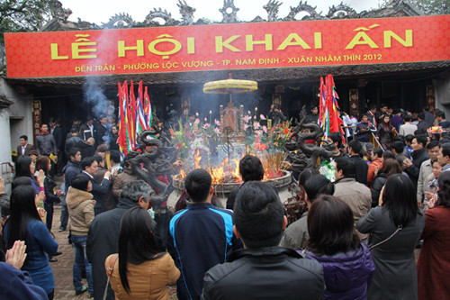 Lễ hội ở đền Trần hay còn gọi là lễ Khai ấn đền Trần thường diễn ra 3 ngày, từ 13 đến 15 tháng Giêng âm lịch hàng năm. Tại lễ hội này, Ban tổ chức sẽ tiến hành nghi lễ rước nước, tế cá. Đây là một trong những lễ hội đông người tham gia nhất vào dịp đầu năm mới.