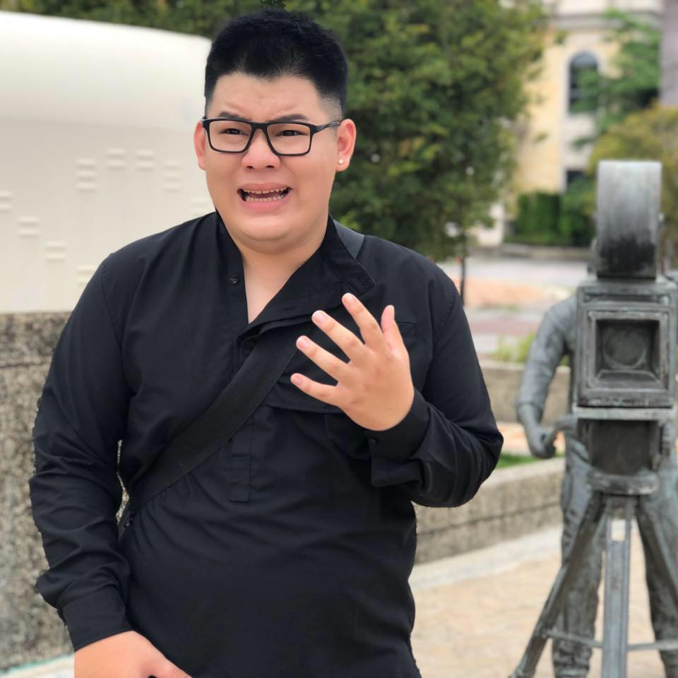 Cũng theo nhiều người, clip của Duy Long mới đăng tải cách đây chưa lâu đã nói lên được thực trạng của các cơ sở phục vụ y tế tại Việt Nam khi phong cách cửa quyền vẫn còn tồn tại.