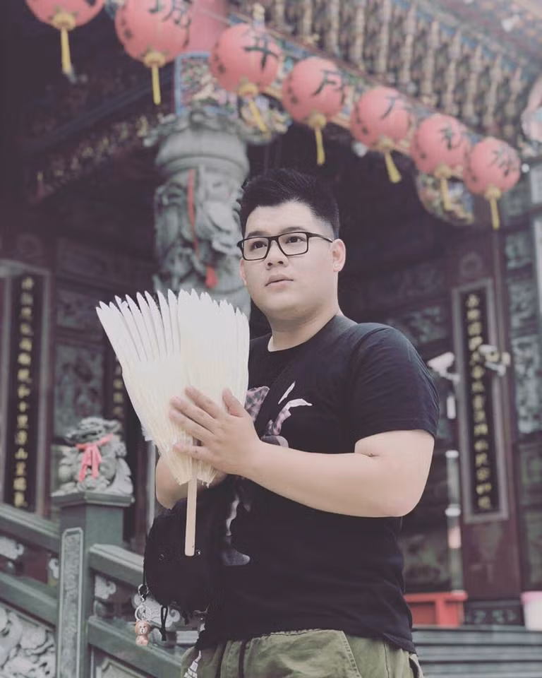 Việc động chạm đúng đến điều mà nhiều người đã nhìn ra nhưng chưa dám nói đã tạo nên thành công lớn cho clip của Duy Long. Anh bạn này nhẹ nhàng đặt vấn đề và thu hút người xem cách "chửi" rất có vần, có điệu.