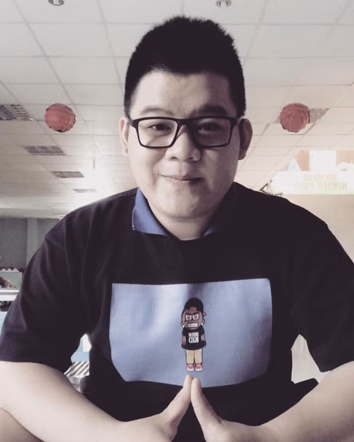 Dù bận bịu với công việc diễn viên của Nhà hát Tuổi trẻ Việt Nam nhưng với tính tình thẳng thắn, Duy Long cũng thường đưa ra những ý kiến riêng của mình và lồng ghép vào câu chuyện cụ thể để nói lên nhiều điều mà nhiều người không dám nói.