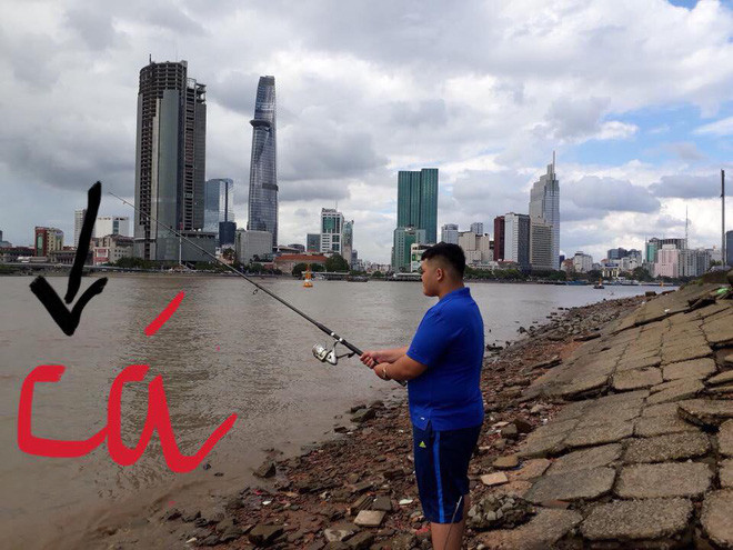 Không những có được bức ảnh câu được cá nhỏ mà còn có nhiều dân mạng có tâm ghép hẳn ảnh câu cá đại dương như cá mập, cá voi vào bức ảnh trên.