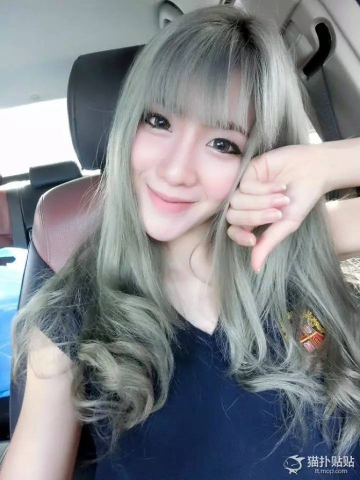 Hiện tại, tài khoản Instagram @beth_lookgade của hot girl người thái này đã có hơn 130.000 người theo dõi là nơi cô chia sẻ những bức ảnh theo phong cách gợi cảm.