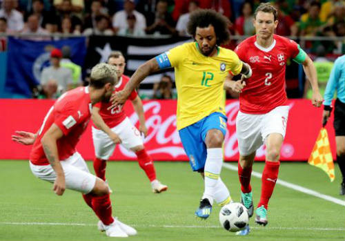 Brazil 1-1 Thuy Si: Mai mua chan, cac vu cong Samba quen nhiem vu ghi ban