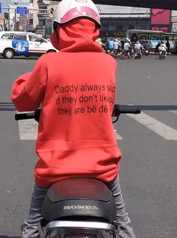 Với những câu slogan bá đạo, nhiều người sẽ phải ôm bụng cười bởi chúng quá chính xác và mang tính giải trí cao.