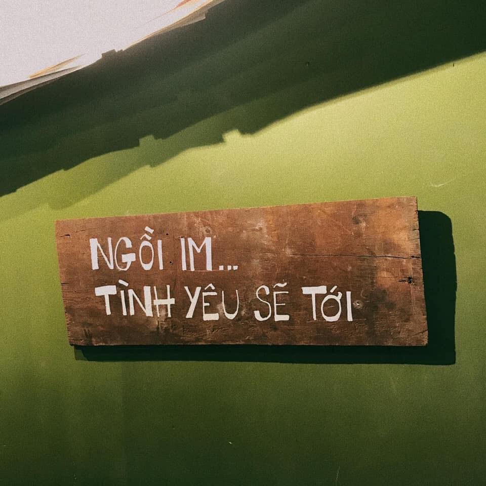 Ngồi yên tình yêu sẽ tìm tới nhưng khi ngồi quá lâu thì hệ quả đó là sẽ bị tê chân.