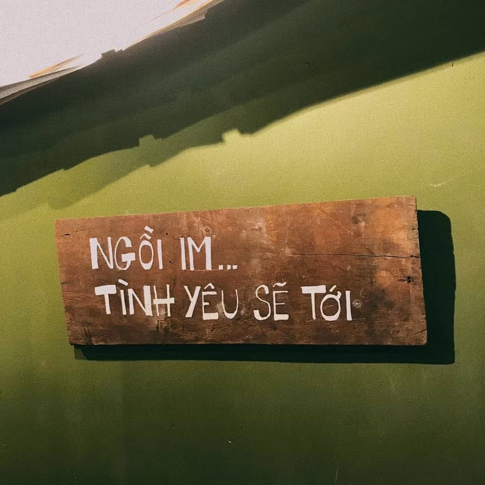 Ngồi yên tình yêu sẽ tìm tới nhưng khi ngồi quá lâu thì hệ quả đó là sẽ bị tê chân.