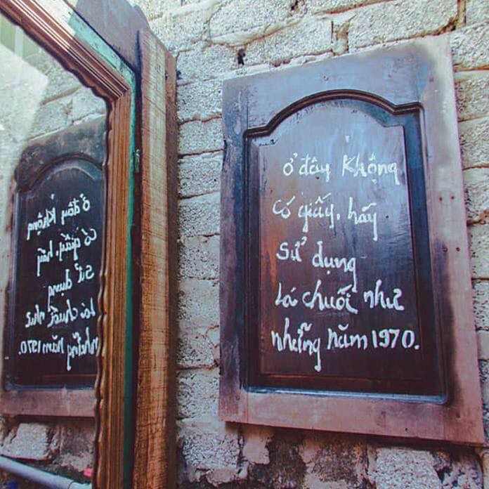 Để bảo vệ môi trường, một quán cafe đã hướng người dùng khi đi vệ sinh sử dụng lá chuối tay vì giấy.