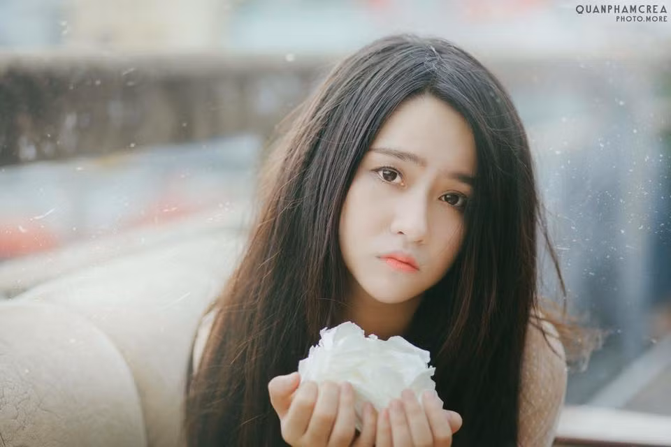 Nguyễn Ngọc Bảo My - "hot girl mắt buồn" sinh năm 1995, hiện đang sinh sống và làm việc tại TP HCM.