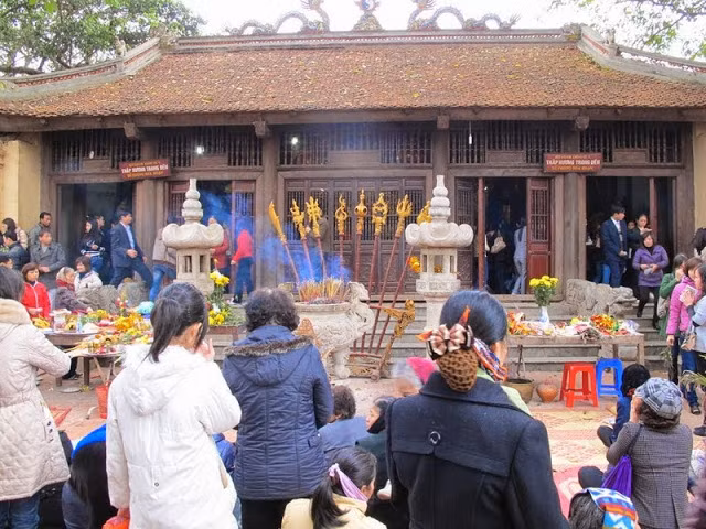 Mọi người tin rằng am rất có ứng nghiệm cho việc cầu duyên, cầu hạnh phúc gia đình. Hằng năm có đông đảo các bạn trẻ đến đây với mong muốn đường tình duyên được thuận lợi như mong đợi.