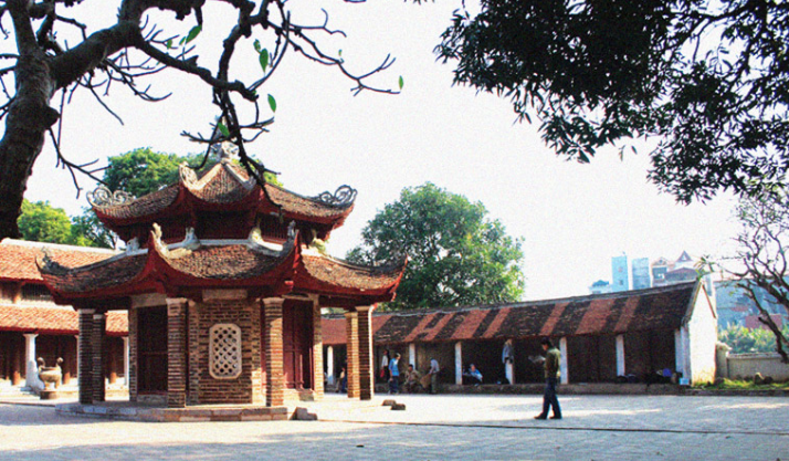 Chùa được xây dựng từ thời vua Lý Anh Tông, còn có một cái tên khác là Chiêu Thiền Tự. Đây chính là nơi thờ vị thiền sư nổi tiếng đắc đạo của Phật giáo Việt Nam – Từ Đạo Hạnh.