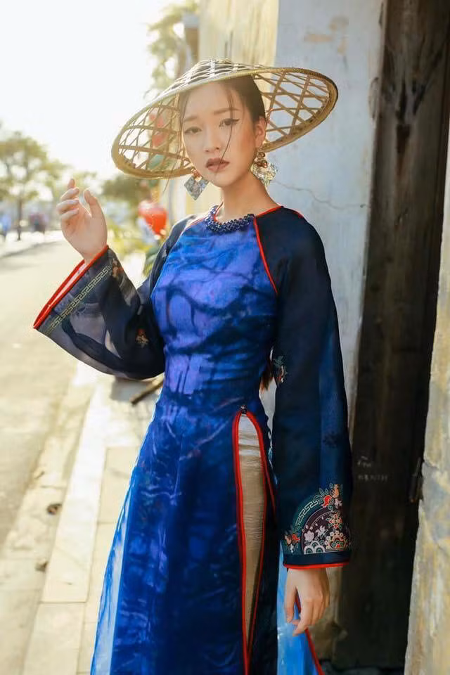 Đặc biệt, Ngọc Trân còn xuất hiện và ghi điểm mạnh mẽ trong video quảng bá du lịch Việt Nam "Welcome to Vietnam" của Bộ Ngoại giao năm 2016. Ảnh sử dụng trong bài: FBNV.