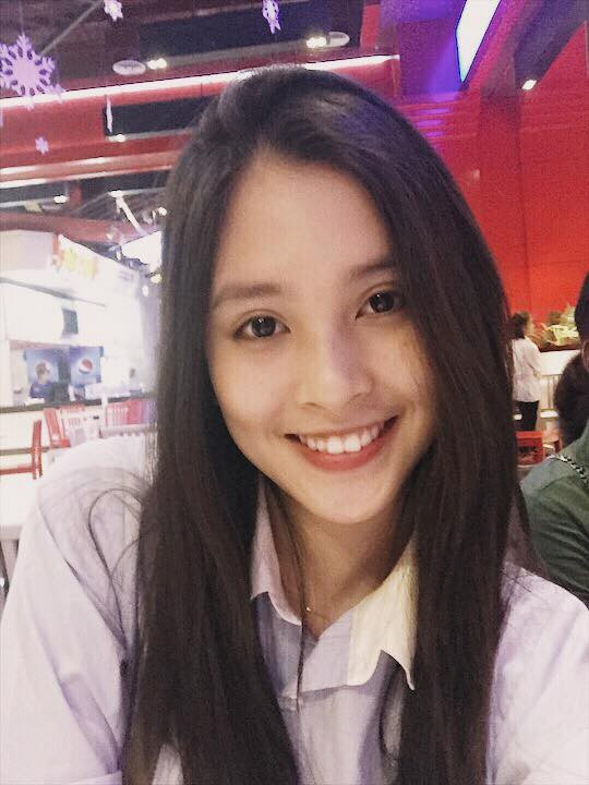 Trần Tiểu Vy – từng là nữ sinh trường THPT Vạn Hạnh, hiện cô gái người Quảng Nam này đang là sinh viên năm nhất ngành Quản trị Kinh doanh thuộc Chương trình liên kết Quốc tế giữa ĐH Sunderland (Anh) và Đại học Sư Phạm Kỹ Thuật TPHCM.