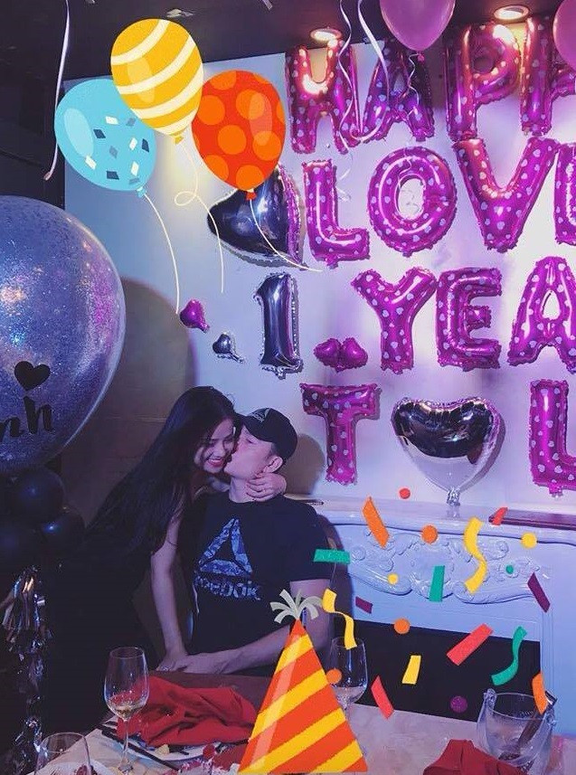 Cách đây chưa lâu, những hình ảnh kỉ niệm một năm yêu nhau của Thương Võ và Đặng Văn Lâm cũng từng khiến dân mạng chú ý bởi sự ngọt ngào và đáng yêu của cặp đôi.