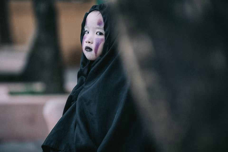 Chia sẻ với PV Kiến Thức, nhiếp ảnh gia Ninh Milan nói: "Mình rất thích cô bé "quỷ Vô Diện" phiên bản Đài Loan mà không có cơ hội chụp nên tự tạo niềm vui cho riêng mình bằng cách tạo hình ảnh tựa cô cháu gái".