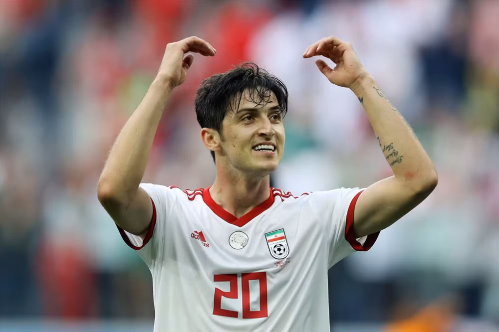 Fan nu “mo mang” voi ve dien trai cua chan sut 2 lan xe luoi Van Lam