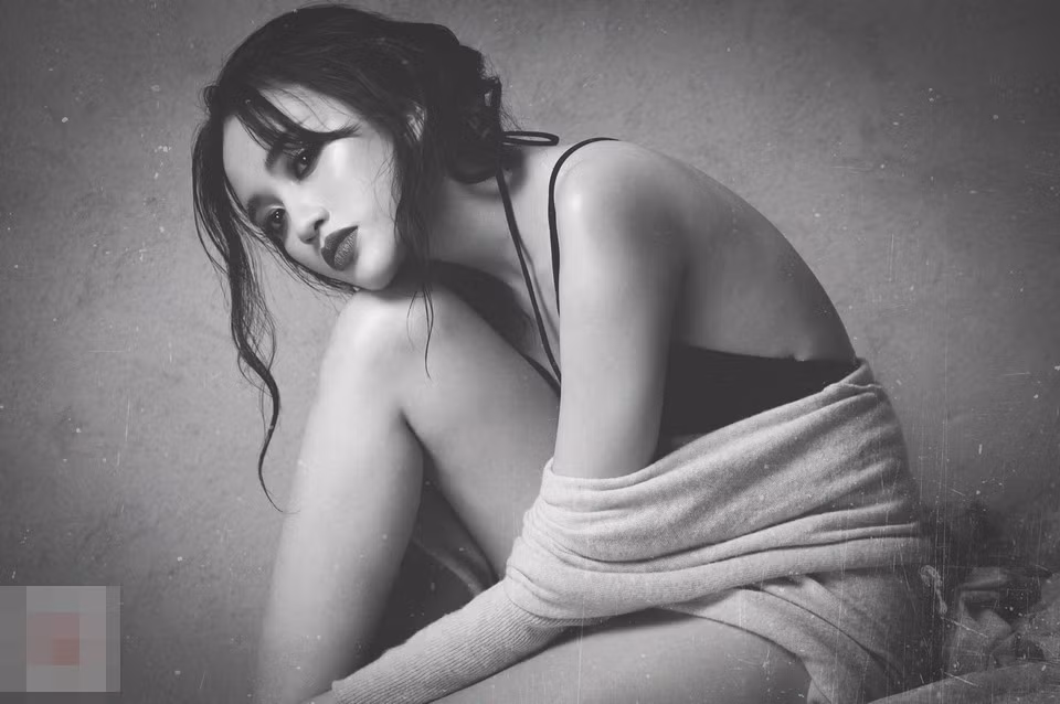 Cô từng diễn cho nhiều show thời trang và chụp ảnh quảng cáo cho nhiều thương hiệu nổi tiếng như Cocacola, Patal, Zalora.