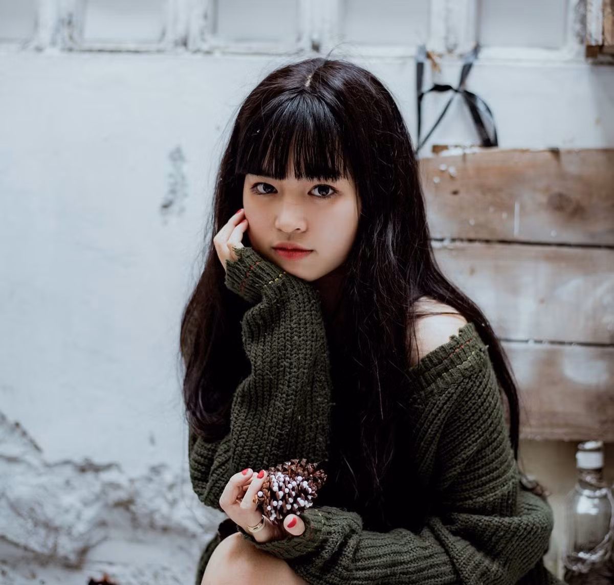 Hot girl Việt thế hệ mới đầu tiên xuất thân từ phim sitcom được nhiều khán giả yêu thích là Khánh Vân (sinh năm 1995). Cô nàng này còn được nhiều người ưu ái gọi tên “nàng thơ” của các đạo diễn phim sitcom Việt.