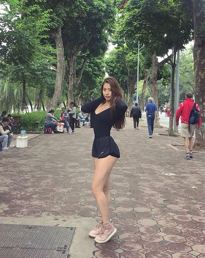 Thu Trang từng gây sốc khi chia sẻ bản thân từng là cô gái gầy gò, ốm yếu nhưng nhờ quá trình tập luyện cô nàng này có thân hình như hiện tại.