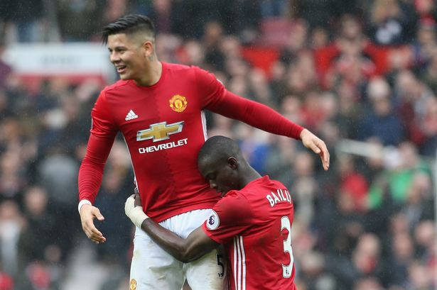 HLV Jose Mourinho phải bán đi bộ đôi Eric Bailly và Marcos Rojo nếu muốn mang về một trung vệ mới trong kỳ chuyển nhượng mùa Đông.