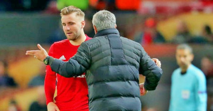 Có nhiều thông tin, Shaw kiểu gì cũng phải "bật bãi" vào cuối mùa nhưng phát biểu trước trận MU vs Swansea, Mourinho tỉnh queo rằng, ông chẳng có vấn đề gì với Luke Shaw.