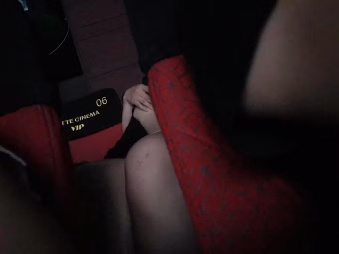 Trả lời về việc clip bị phát tán, đại diện rạp chiếu phim đã lên tiếng cho rằng, hệ thống camera của họ lắp đặt trong rạp chỉ có trách nhiệm bảo vệ an ninh, hoặc ghi nhận những sự cố ngoài ý muốn cần phải xử lý nếu có. Và việc hình ảnh bị phát tán ra ngoài đến từ sự thiếu ý thức của một nhân viên trong cụm rạp.