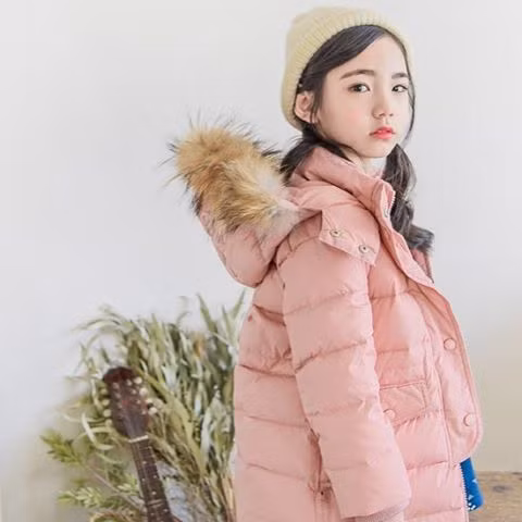 Cô bé dễ thương nói trên bắt đầu được nhiều người chú ý tới khi những bức ảnh của bé được chính bố mẹ đăng tải trên trang cá nhân của họ. Họ không thể ngờ được rằng nhờ có bức ảnh đó mà cuộc đời của con gái mình sẽ bước sang một ngã rẽ khác.