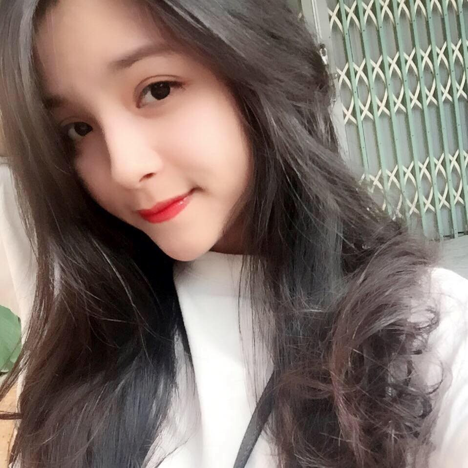 Chia sẻ về cuộc sống của mình, Tường Vân nói: "Chính từ những lần thử sức với môi trường mới đã giúp mình rất nhiều để hình thành tính cách. Bởi ý thức trong công việc khiến mình có trách nhiệm và giúp mình trưởng thành hơn rất nhiều. Hiện tại mình đang sống tự lập xa nhà . Khó khăn là làm việc gì cũng phải tự thân vận động , nhớ mẹ nhớ nhà ".