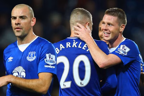 Nằm trong top CLB đóng góp 6 sản vật "cây nhà lá vườn" cho Premier League là những CLB như Everton, Chelsea và West Ham.