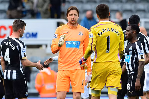 Những đội bóng đóng góp 7 cầu thủ cho Premier League 2015/2016 đó là Aston Villa và Newcastle United.