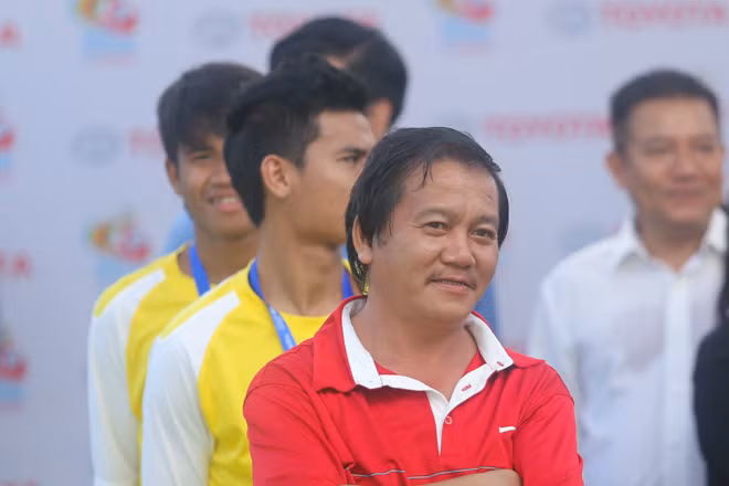 HLV Viet Nam dan dat U19 Lao tai giai U19 DNA 2015