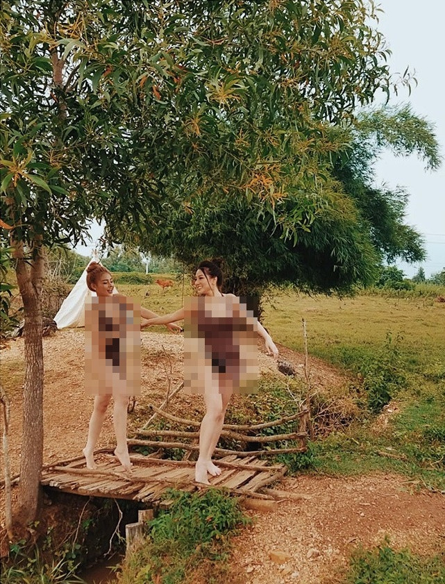 Không chỉ bị soi về cách ăn mặc Ngân 98 và bạn diễn cùng mình là Mon 2K còn bị đả kích mạnh mẽ từ CĐM bởi những hành động bị cho là gợi dục.