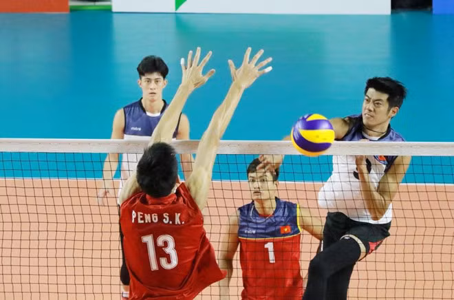  Vượt qua Trung Quốc, bóng chuyền nam Việt Nam lập kì tích: Tuyển bóng chuyền nam Việt Nam vừa gây bất ngờ tại ASIAD 18 khi đánh bại tuyển bóng chuyền nam Trung Quốc. Trước đối thủ được đánh giá mạnh hơn, chủ công Từ Thanh Thuận cùng đồng đội xuất sắc vượt khó để đánh bại đối phương với tỷ số 3-2.