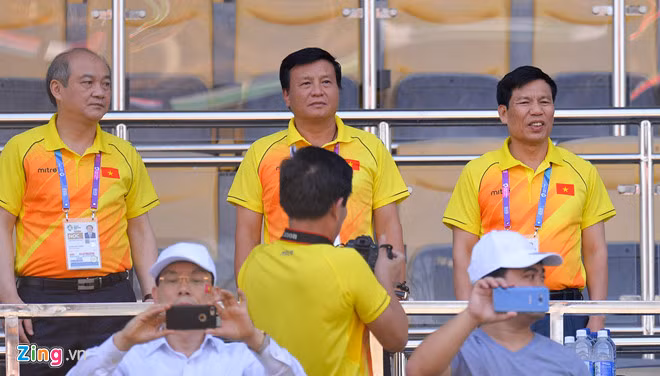  Olympic Việt Nam được Bộ trưởng thưởng nóng 200 triệu đồng: Bộ trưởng Nguyễn Ngọc Thiện quyết định thưởng nóng Olympic Việt Nam 200 triệu đồng sau trận thắng 1-0 trước Olympic Nhật Bản.