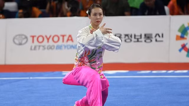  VĐV Wushu Khánh Ly lỡ huy chương ASIAD 2018 vì thiếu 0,01 điểm: Trần Thị Khánh Ly đã không thể nằm trong top 3 VĐV xuất sắc nhất tại nội dung kép Thái cực quyền – Thái cực kiếm của Wushu tại kỳ ASIAD 2018.