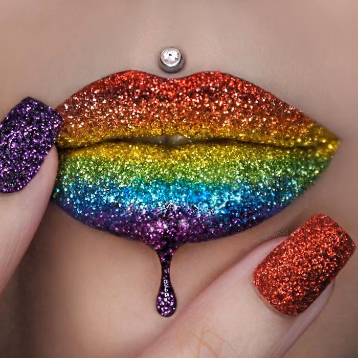 Ngay sau khi những tác phẩm nghệ thuật trên môi được đăng tải, rất nhiều bạn trẻ đã mải miết ngắm nhìn.