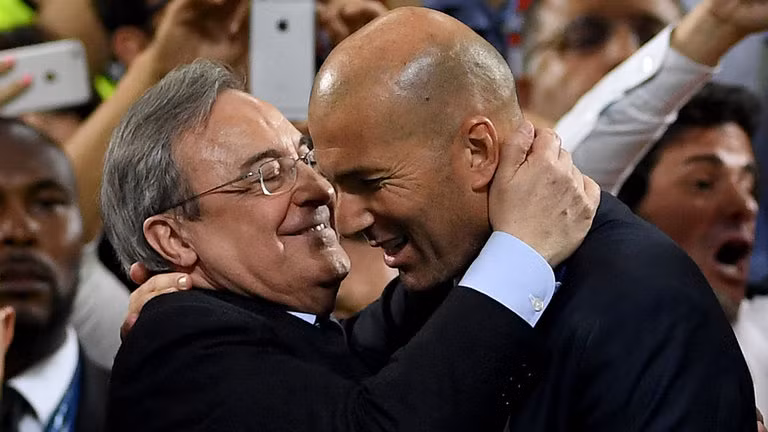 Zidane nổi điên với Perez: Theo thông tin chuyển nhượng bóng đá được báo chí Madrid tiết lộ, HLV Zinedine Zidane và Chủ tịch Florentino Perez vừa có những tranh cãi căng thẳng, liên quan đến chính sách chuyển nhượng của Real Madrid. Cụ thể ở đây là trường hợp của Ousmane Dembele, cầu thủ vừa chuyển từ Dortmund sang Barca. Ảnh: AS