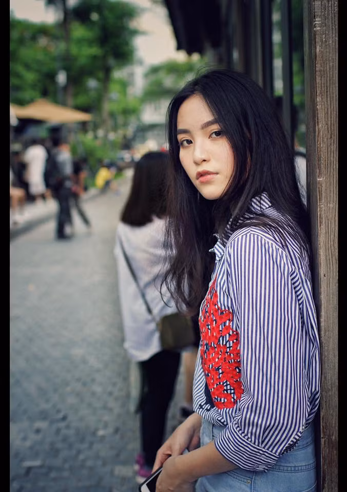 Chia sẻ con đường để đến với người mẫu ảnh, Tuệ Anh nói rằng từ một lần đi mua quần áo, sau khi chọn một lượt và thử lên người, chủ cửa hàng đó thấy gương mặt và style thời trang ấn tượng nên đã mời cô bạn 10X Hà thành này thử làm người mẫu ảnh lookbook cho cửa hàng.