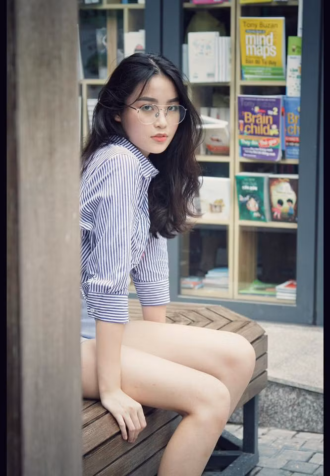 Sở hữu gương mặt đẹp với ngũ quan sắc sảo được đánh giá thuộc vào hàng cá tính, cùng thân hình phổng phao hơn so với các bạn cùng trang lứa, Tuệ Anh nhanh chóng chiếm cảm tình của nhiều người ngay khi mới xuất hiện.