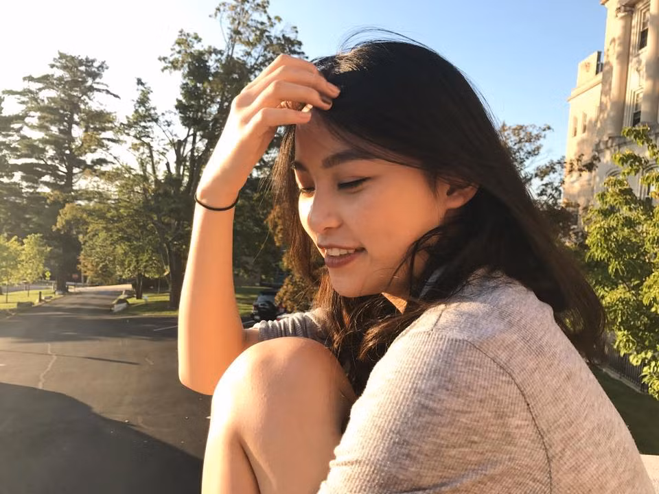 Cái cảm giác được đứng trước ống kính, được tạo dáng và được nhìn thấy thành quả sau một buổi là những bức ảnh đẹp mê ly khiến cho Tuệ Anh quên đi cái cảm giác mệt mỏi của học hành và cuộc sống. Cơ duyên tình cờ đó về sau trở thành đam mê bất tận và định hướng nghề nghiệp của cô bạn này.