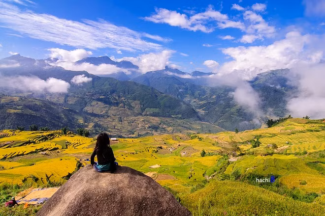 Dù được nhiều người biết tới, thế nhưng do đường xá cách trở nên Y Tý vẫn giữ nguyên được vẻ mộc mạc, hoang sơ và yên bình của mình. Những nếp nhà tranh bên nương lúa là vẻ đẹp mà ít nơi đâu có được. Ảnh: Hachi 8.