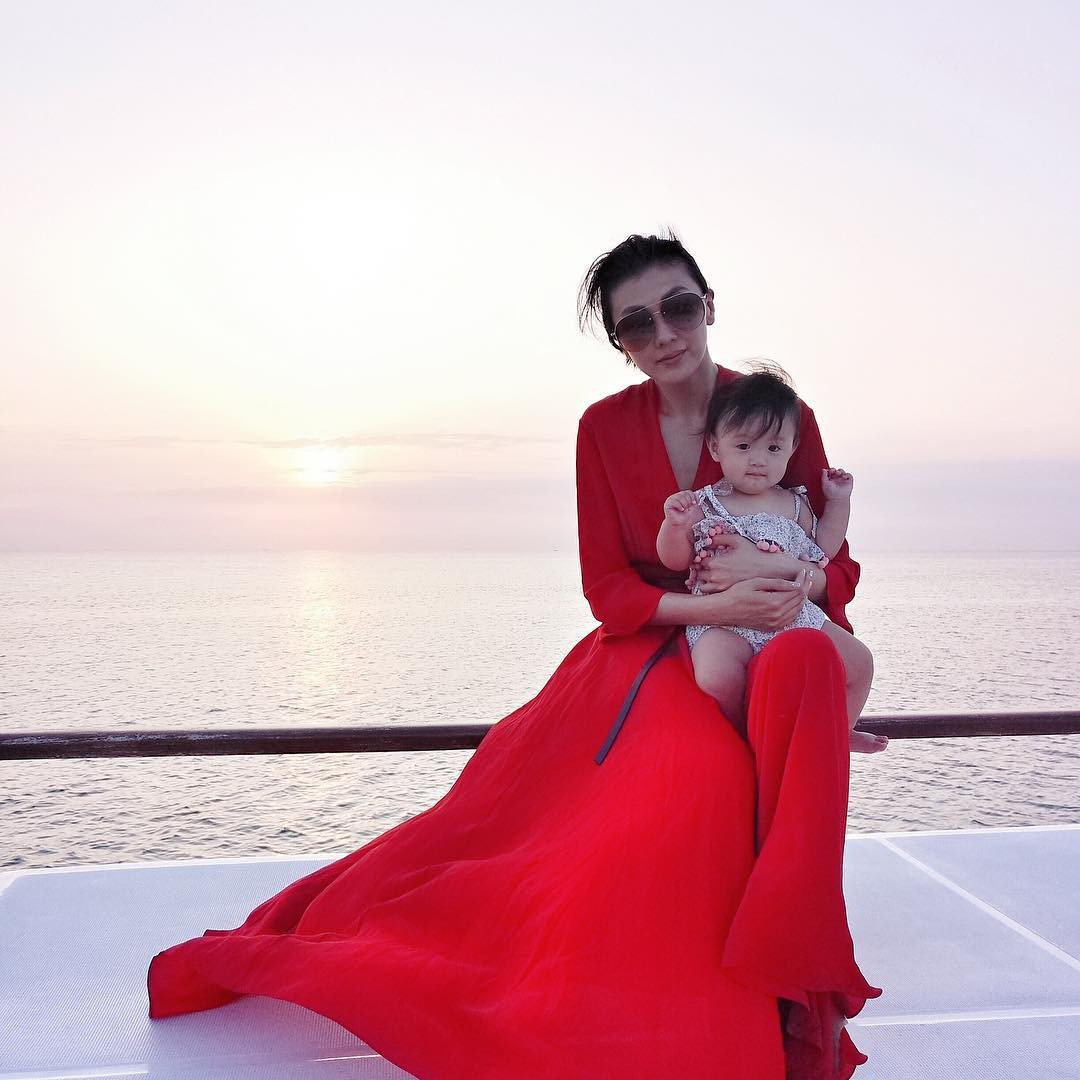 Theo nhiều nguồn tin báo chí đăng tải, người đẹp Đài Loan này sinh con cho là một đại gia giấu mặt. Sự "đoán già, đoán non" của nhiều người còn cho rằng, người tình của Soái Quân là một đại gia trong ngành bất động sản.